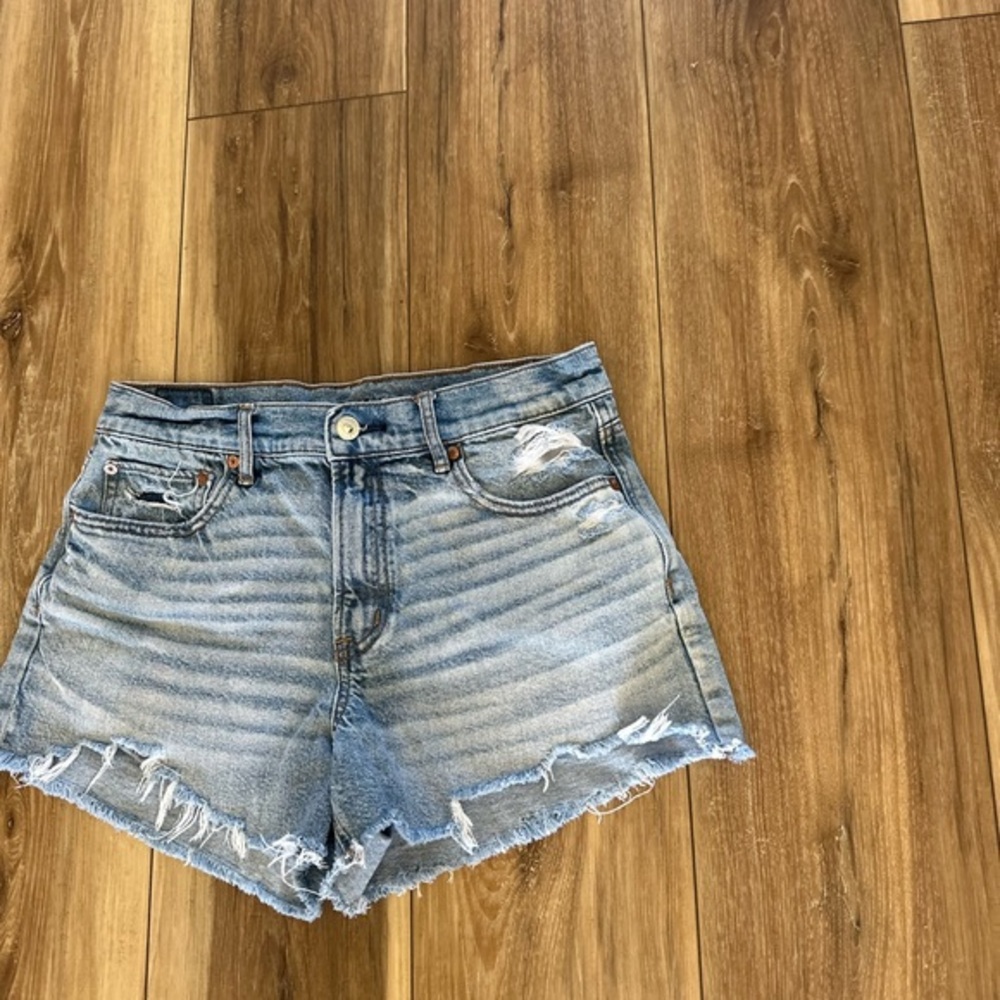 American Eagle women’s relaxed shorts size 6